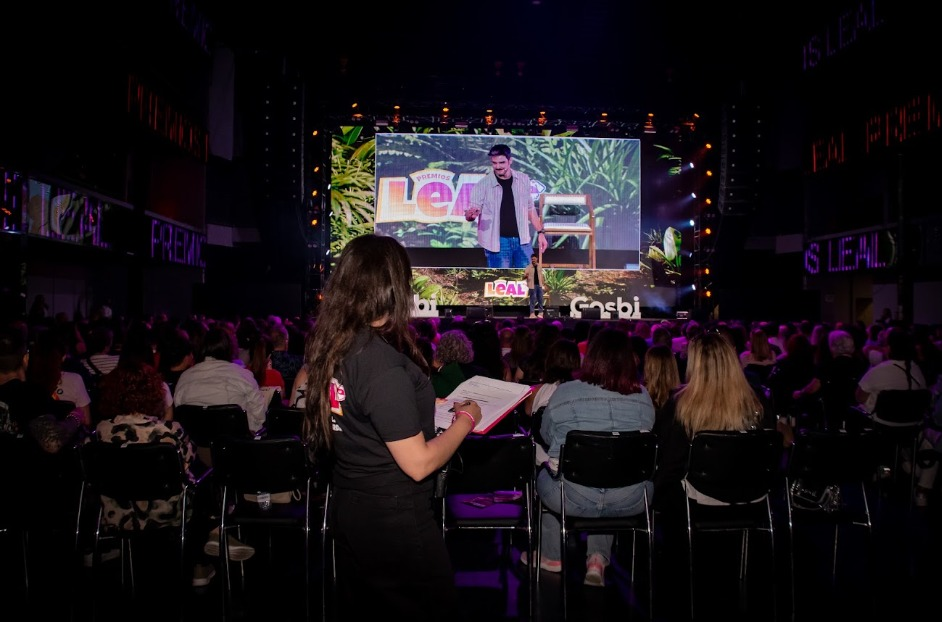 Pilar Caballero coordinando la operativa de Premios Leal